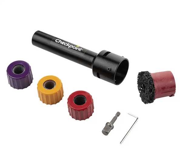 Bolt and hub cleaning kit