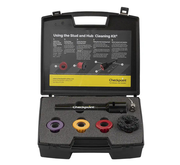 Bolt and hub cleaning kit